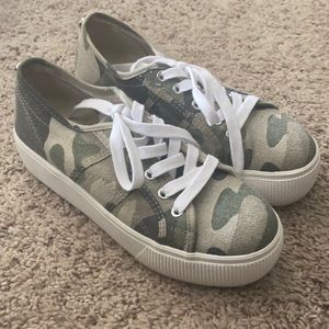 Steve Madden platform camo tennis shoes.